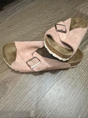 Women's Suede Cross-Band Sandals in Blush Pink Arosa